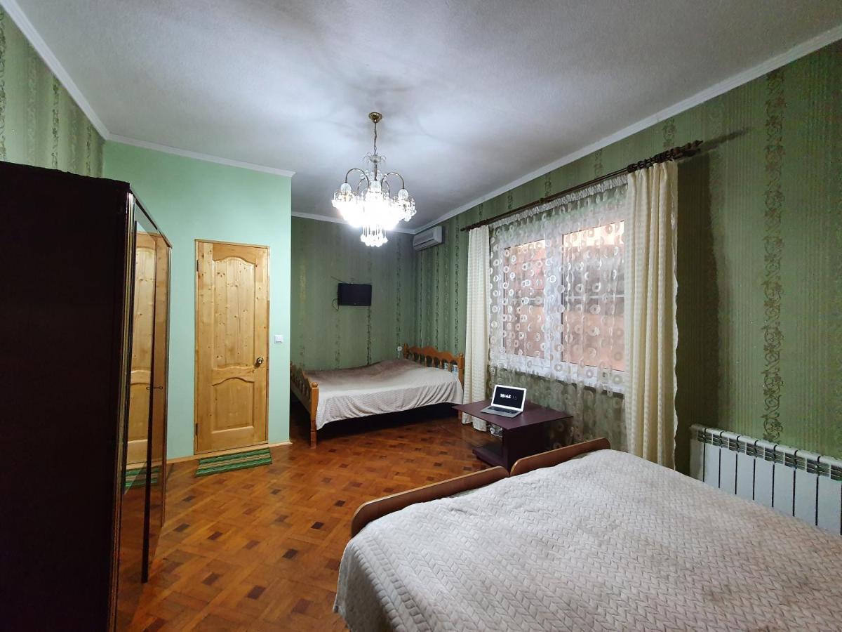 Guest House Ziemfira Sukhumi Exterior photo