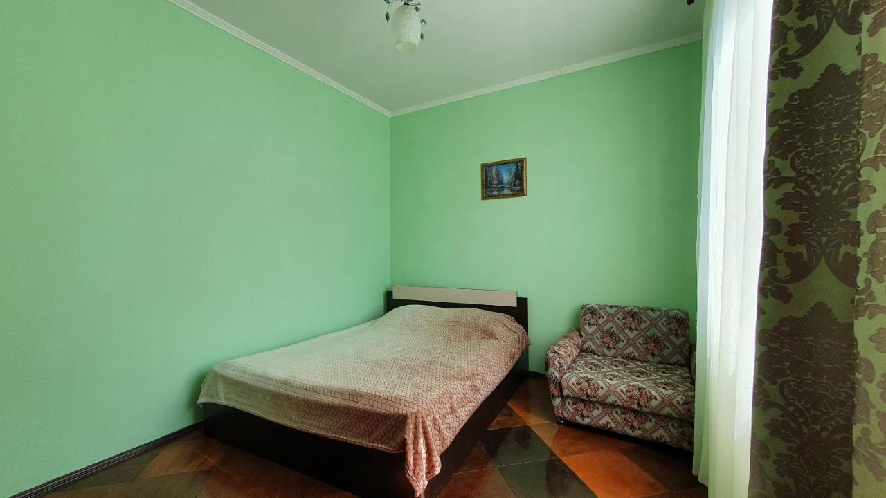Guest House Ziemfira Sukhumi Exterior photo